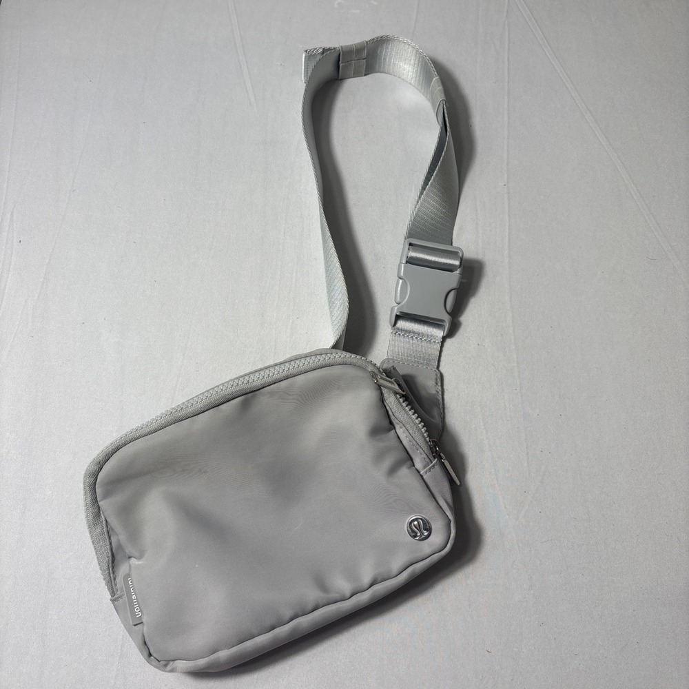 Lululemon Belt Bag One Size Gray Everywhere Crossbody Fanny Pack Nylon